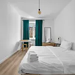 Ochota Kopinska Homely By Bookinghost *